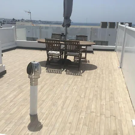 Ocean View, Roof Top Terrace 2 Bed Apartment