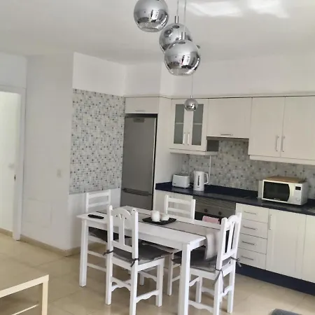 Apartment Ocean View, Roof Top Terrace 2 Bed